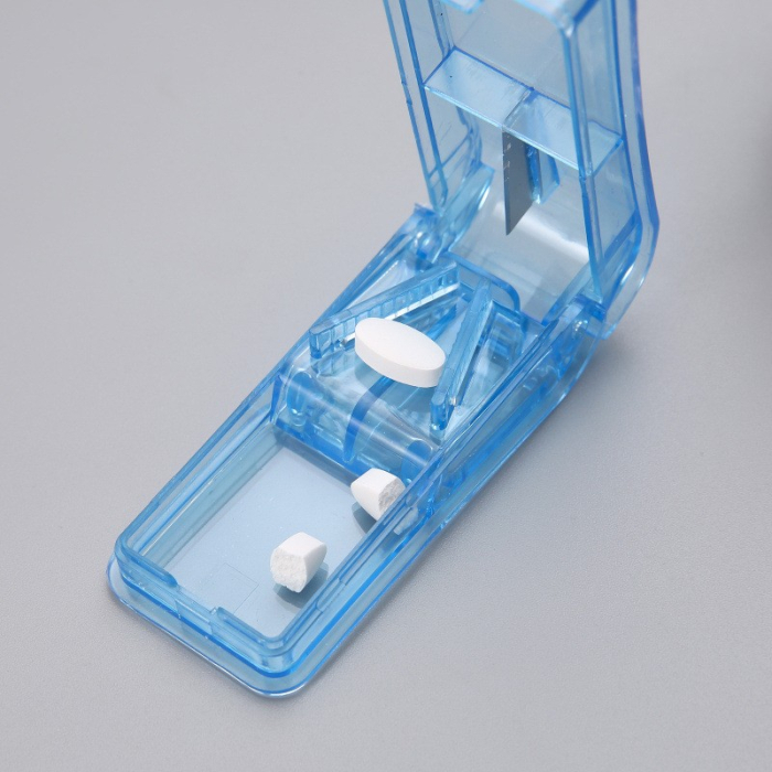 Dispozitiv pentru taiat sau sfaramat medicamente , material non-toxic, portabil, albastru [3]