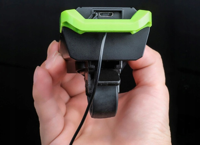 Far bicicleta 3 in 1, 2x LED 5 Wati, claxon, vitezometru, distanta, acumulator 4000mAh, USB, rezistent la apa [6]