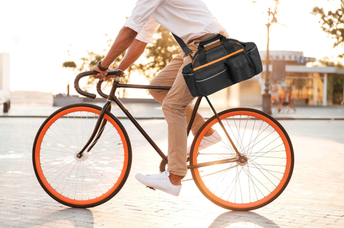 Geanta portbagaj bicicleta, 3 compartimente si 5 buzunare laterale, 45x20x22cm, negru cu elemente reflectorizante portocalii [4]