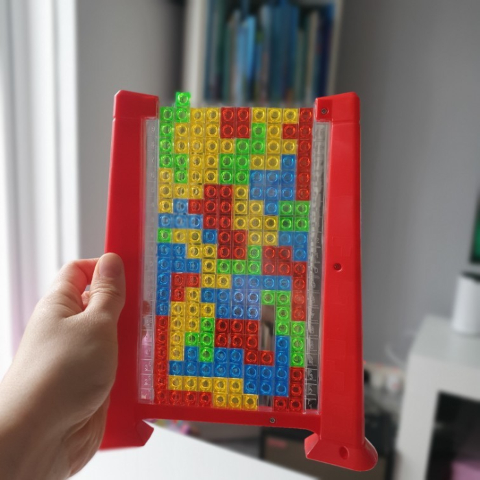 Joc de inteligenta Tetris puzzle tangram , 70 de piese multicolore, 3D, montessori, interactiv, din plastic, zar inclus, sac depozitare piese, varsta peste 6 ani, 23 x 19.8 x 5 cm, cadru rosu [9]
