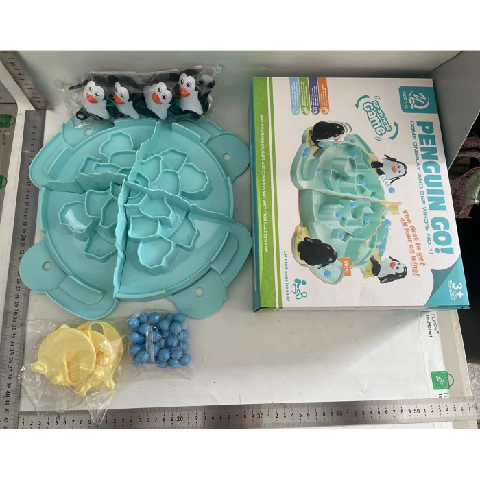Joc Interactiv pentru Copii, , Batalia Pinguinilor, 3 ani+, Tabla de Joc, Figurine Pinguini, Mingi, Multicolor [9]