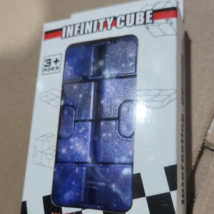 Jucarie Interactiva Antistres cu Miscari Infinite, Cub Magic, 3 ani, 4x4x4cm, Albastru [5]