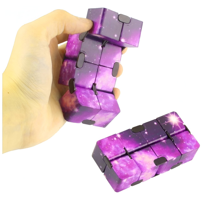 Jucarie Interactiva Antistres cu Miscari Infinite, Cub Magic, 3 ani, 4x4x4cm, Violet [3]
