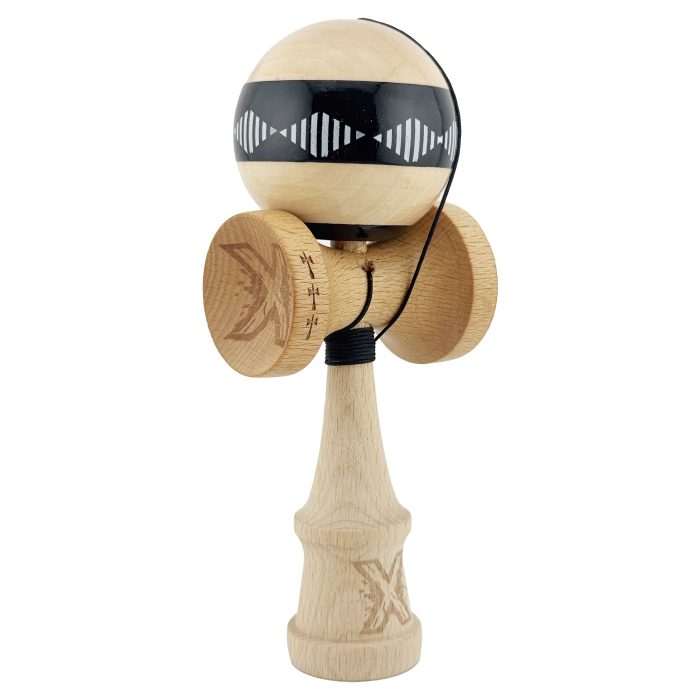 Kendama X FREQUENCY Originala, Profesionala, , Big Cups V2, Super Sticky cu Cupe Mari, Rulment Metalic, din lemn 18 cm, Ata 55 cm, Negru/Maro [2]