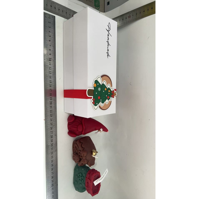 Lumanari Parfumate de Craciun, , GIFT BOX din 3 Lumanari din Ceara de Soia, Model B Pitic, Casuta, Ciorap, 22.5 x 9.5 x 9 cm, Multicolor [3]