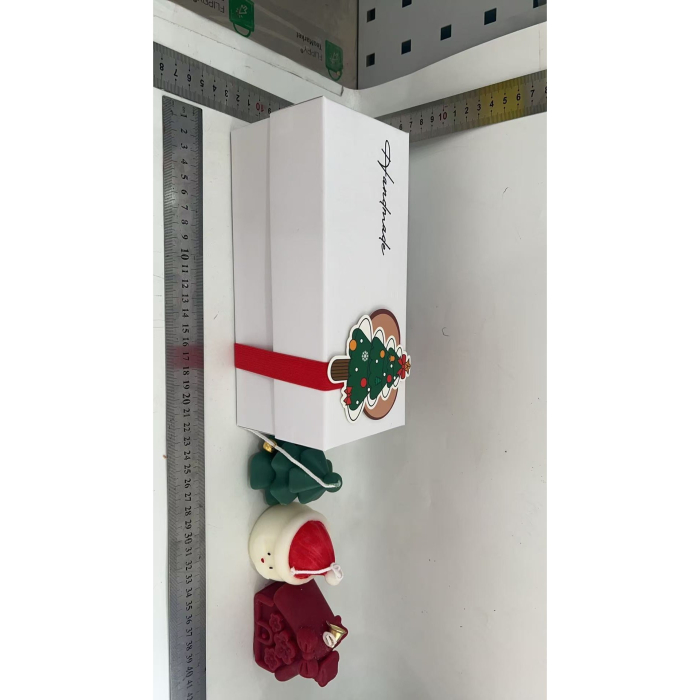 Lumanari Parfumate de Craciun, , GIFT BOX din 3 Lumanari din Ceara de Soia, Model C Om de Zapada, Brad, Casuta, 22.5 x 9.5 x 9 cm, Multicolor [3]