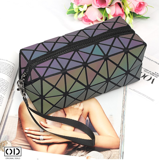 Penar Reflectorizant cu Elemente Geometrice, PVC Premium, cu Fermoar si Maner – Original Deals [13]