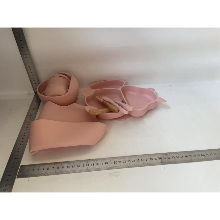 Set 10 piese diversificare bebelusi si copii din silicon , baveta, farfurie compartimentata cu ventuza, bol cu ventuza, tacamuri din lemn si silicon, cana pentru gustari, fara alergeni, roz pal [6]