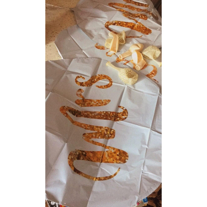 Set 12 Baloane din Folie Metalizata si din Latex, , Model Mr Mrs, Tema Nunta, Baloane Party cu Confetti, 45 cm, 30 cm, Pai inclus, Umflare cu Aer sau Heliu, Alb/Auriu [8]