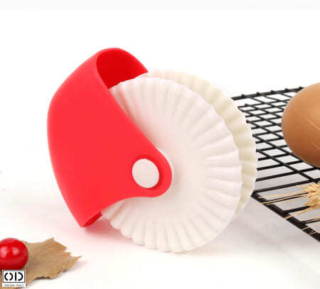 Set 2x Cutit Rola pentru Taiat si Modelat Marginea la Placinte si Tarte, Plastic PVC [14]