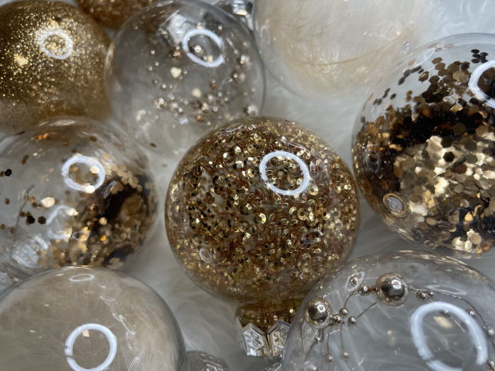 Set globuri de Craciun Inedit, 30 bucati, 6cm, transparente si auriu [35]