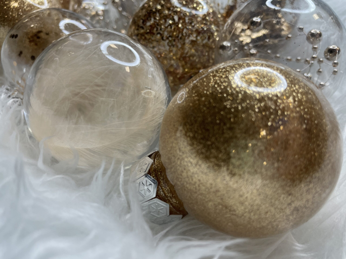 Set globuri de Craciun Inedit, 30 bucati, 6cm, transparente si auriu [33]