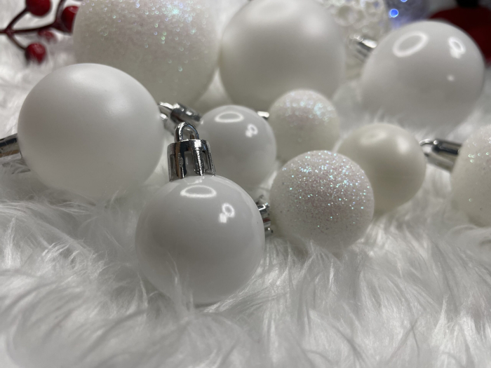 Set globuri si decoratiuni de Craciun, 100 piese, diverse dimensiuni cu stea, alb [25]