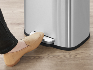 SONGMICS Cos de gunoi din otel cu pedala, galeata interioara plastic, capac inchidere lenta, 30L, 35x30x63cm, argintiu [3]