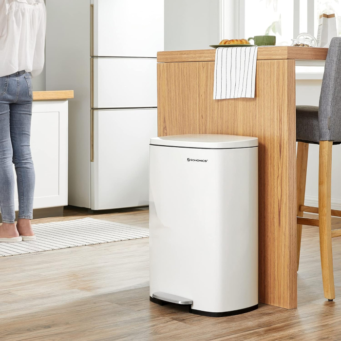 SONGMICS Cos de gunoi din otel cu pedala, galeata interioara plastic, capac inchidere lenta, 50L, 43x32x66cm, alb [2]