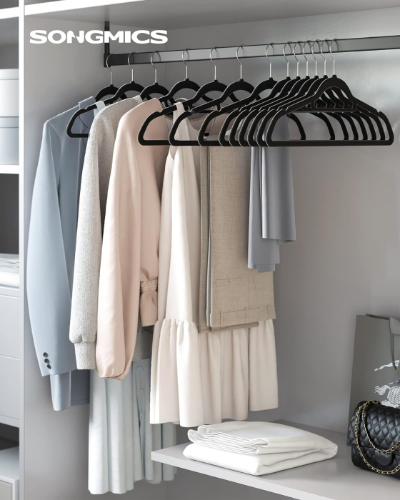 SONGMICS Set de 20 de umerase pentru haine, anti-alunecare cu catifea, bara de cravata si carlig pivotant, 43,5 cm, negru [2]