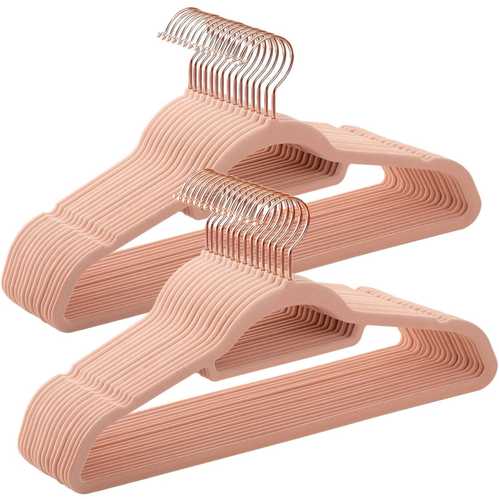 SONGMICS Set de 30 de umerase pentru haine, anti-alunecare cu catifea, bara de cravata si carlig pivotant, 43,5 cm, roz [1]