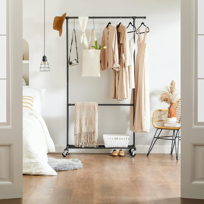 SONGMICS Suport pentru haine, cu raft si 2 sine de agatat, cadru metalic, cu roti, 130x49x198cm, industrial, negru [4]