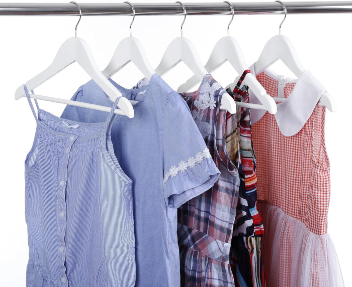 SONGMICS Umerase copii 35x20 cm, set 20 buc, lemn masiv cu bara pentru pantaloni si carlig rotativ, alb [2]