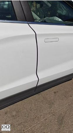 bandă protecție ușă mașină bandă cauciuc auto uși protecție margine ușă auto bandă autoadezivă uși mașină bandă PVC auto bandă protecție neagră auto bandă uși mașină cauciuc bandă protecție pentru marginea ușii mașinii din PVC cauciucat  bandă autoadezivă neagră pentru protecția ușilor auto  protecție uși auto împotriva zgârieturilor și loviturilor  bandă cauciuc auto pentru margini uși mașină  bandă flexibilă din PVC cauciucat pentru protecția portierelor  bandă autoadezivă pentru protecția muchiilor ușilor mașinii  bandă protecție universală pentru portiere mașină  bandă cauciuc neagră auto pentru colțuri și margini uși [7]
