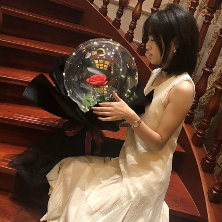 Buchet Decorativ, , Trandafir in Balon cu Lumini Led, Diametru 35 cm, 2 x Baterii AA (neincluse), Rosu/Negru [3]