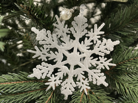 Decoratiune brad fulg de zapada, 13cm, alb cu sclipici [13]