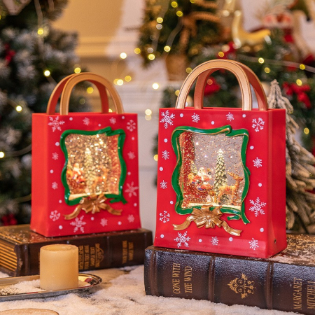 Decoratiune de Craciun, , Model Sacosa Cadou cu Mos Craciun si Ren, Iluminare LED si Efect Zapada, 23 x 15 x 7.3 cm, Rosu [4]