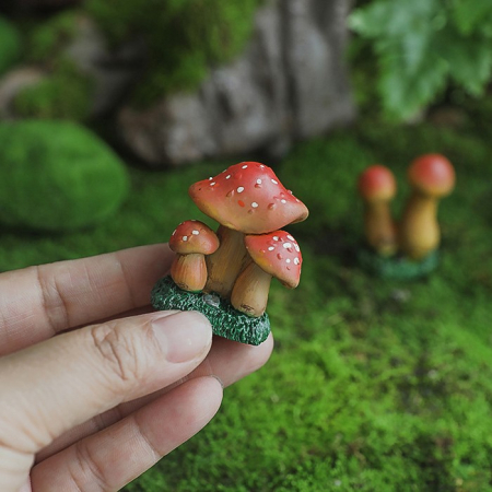 Decoratiune Ornament pentru Ghiveci, , Decoratiune pentru Gradina, Model 1 Ciuperci Rosii cu Buline Albe, 3.1 x 4 cm, Rosu [3]