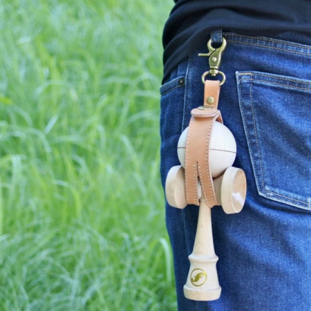 Husa pentru Kendama, , Husa de Depozitare pentru Kendama, din Piele Ecologica, Catarama cu Agatare pentru Transportare, Model Breloc Simplu, 19.5 x 2.5 cm, Apricot [1]