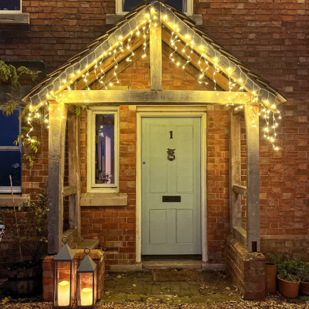 Instalatie Craciun Yoto, Tip Franjuri/Turturi, 4 m, 120 LED-uri, Prelungitor 1.5 m, 8 Jocuri de Lumini, Interconectabila, Conectare la Retea, Fir transparent, Interior/Exterior, Alb Cald [6]