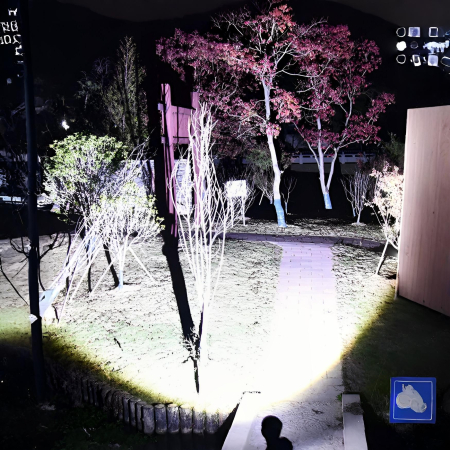 Lanternă P50 cu zoom telescopic, afișaj digital și ieșire magnetică Model 117 [4]