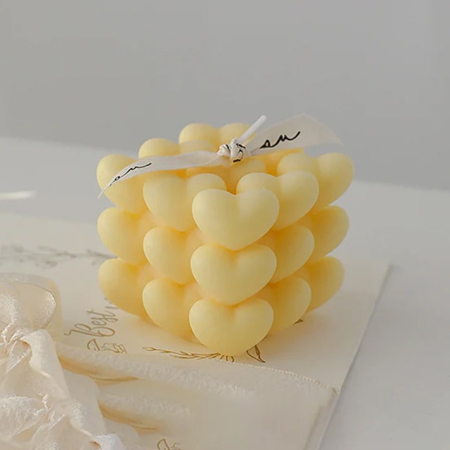 Lumanari - Lumanare Parfumata Decorativa, , Model Abstract Cub din Inimioare, Lumanare pentru Diferite Ocazii, 6 x 5.5 cm, Aroma de Musetel, Galben