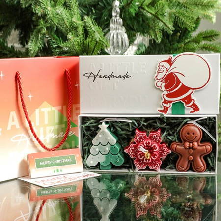 Lumanari - Lumanari Parfumate de Craciun, , GIFT BOX din 3 Lumanari din Ceara de Soia, Model C Brad, Floare, Om de Turta Dulce, 22.5 x 9.5 x 5 cm, Multicolor