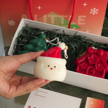 Lumanari Parfumate de Craciun, , GIFT BOX din 3 Lumanari din Ceara de Soia, Model C Om de Zapada, Brad, Casuta, 22.5 x 9.5 x 9 cm, Multicolor [1]