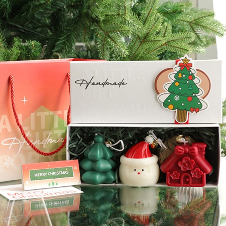 Lumanari - Lumanari Parfumate de Craciun, , GIFT BOX din 3 Lumanari din Ceara de Soia, Model C Om de Zapada, Brad, Casuta, 22.5 x 9.5 x 9 cm, Multicolor