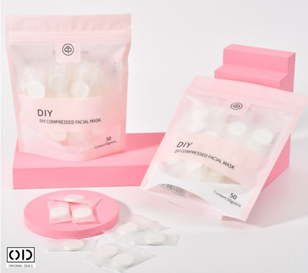 Set masca comprimata fata este solutia ideala pentru ingrijirea tenului acasa, fiind usor de folosit, igienica si perfecta pentru toate tipurile de piele. Mastile comprimate din fibre biodegradabile pot fi activate cu ceai verde, apa florala, lotiuni tonice sau seruri hidratante si transforma rutina de skincare intr-un ritual profesional. Masca faciala comprimata este potrivita pentru tratamente faciale zilnice, fiind 100% sigura, naturala si fara chimicale iritante. Setul de 50 bucati este ideal pentru calatorii, spa, saloane sau utilizare personala si ofera o metoda eficienta de aplicare a ingredientelor active pe piele. Mastile se adapteaza perfect fetei datorita dimensiunii universale si se livreaza ambalate individual pentru protectie igienica. Este un produs original deals recomandat celor care cauta masca pentru fata usoara, portabila, eficienta si ecologica. Descopera beneficiile unei masti faciale DIY activate natural si bucura-te de ten sanatos, luminos si hidratat. [0]