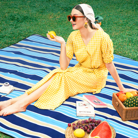 Patura pentru picnic sau plaja, cu folie izolatoare si maner, 200x200cm, alb albastru [8]