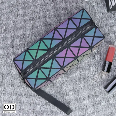 Genti & Posete - Penar Reflectorizant cu Elemente Geometrice, PVC Premium, cu Fermoar si Maner – Original Deals