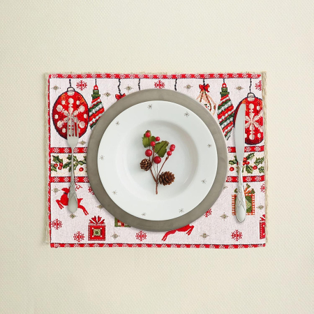 Servet pentru Masa, , Model Globulete si Cadouri, Tematica Craciun, 43 x 34 cm, Rosu [1]