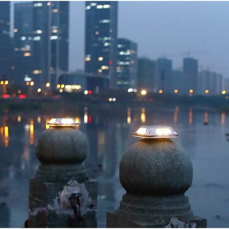 Set 4 Lampi Solare, , 8 LED-uri, IP65, din ABS+PC, 6-12 h Iluminare, Baterie 1.2 V 600 mAh, Montare pe Perete/Pamant, Lumina Alb Cald, 9 x 9 x 5.5 cm, Gri [1]