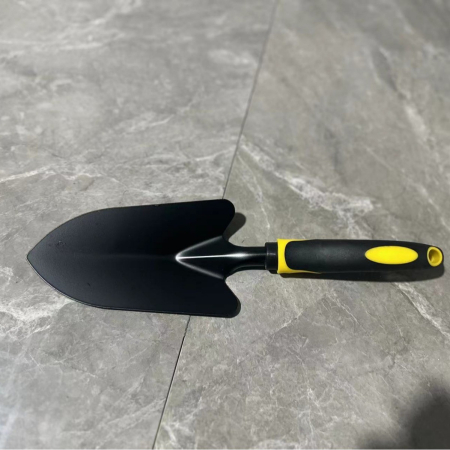 Set 4 Unelte de Gradina , pentru Plantare, Prelucrare Sol si Ingrijire Plante, Material PVC Carbon, Grebla, Sapaliga cu Cap Dublu, Lopata Mica, Lopata Lata, 43 x 11 cm, Negru/Galben [8]