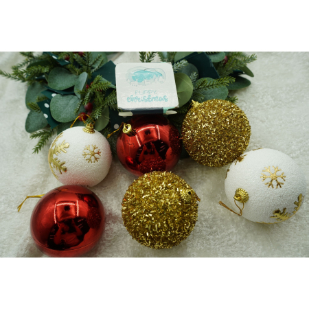 Set de 12 ornamente de brad, , de tip Glob, Alb/ Rosu, din polistiren, cu finisaj sclipitor , cutie 8 cm adancime x 32 cm lungime x 24 cm inaltime [1]