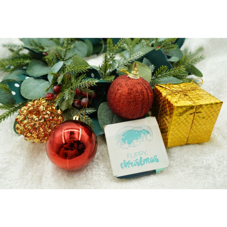 Set de 20 ornamente de brad, , de tip Glob, Rosu/ Auriu, din polistiren, cu finisaj sclipitor , cutie 6 cm adancime x 29 cm lungime x 24 cm inaltime [1]