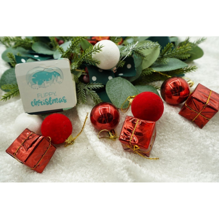 Set de 35 ornamente de brad, , de tip Glob, Alb/ Rosu, din polistiren, cu finisaj sclipitor , cutie 11 cm adancime x 19 cm inaltime x 11 cm lungime) [6]