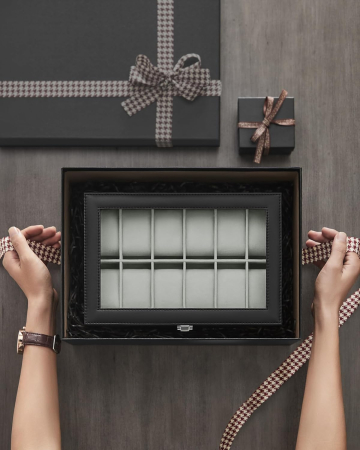 SONGMICS Cutie depozitare si organizare ceasuri, cu 12 locuri, piele sintetica, cu capac de sticla, 20x30x8cm, negru [8]