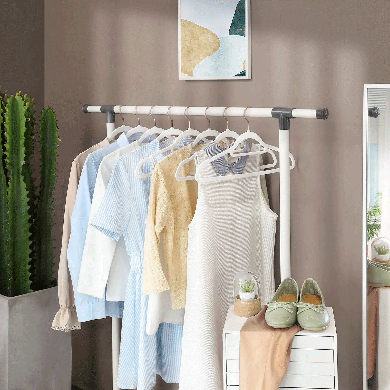 SONGMICS Set 30 umerase catifea cu carlig rotativ, 44x24 cm, alb [7]