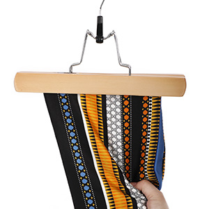 SONGMICS Set de 12 umerase din lemn pentru pantaloni, carlig antiderapant rotativ, 25cm, natural [9]