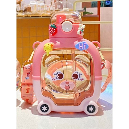 Sticla cu pai pentru copii, , model ursulet, gradata, stickere aplicate, curea reglabila, din plastic rezistent la cadere, 1l, Roz, 20 x 13 cm [1]