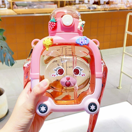 Sticla cu pai pentru copii, , model ursulet, gradata, stickere aplicate, curea reglabila, din plastic rezistent la cadere, 1l, Roz, 20 x 13 cm [3]