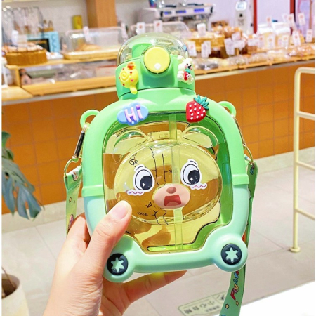 Sticla cu pai pentru copii, , model ursulet, gradata, stickere aplicate, curea reglabila, din plastic rezistent la cadere, 1l, Verde, 20 x 13 cm [3]